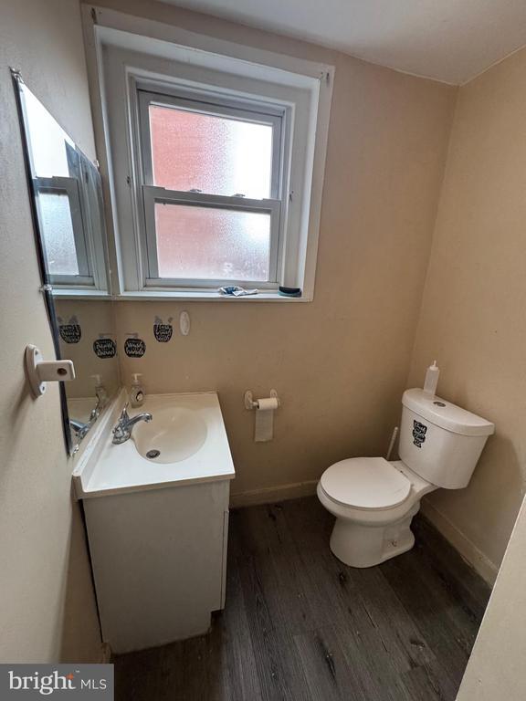 Building Photo - 533 Buttonwood St