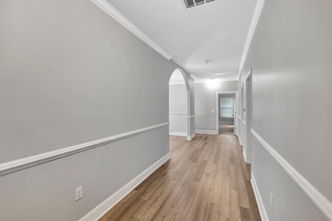 Building Photo - Spacious 4-Bedroom Charleston Home Loaded ...
