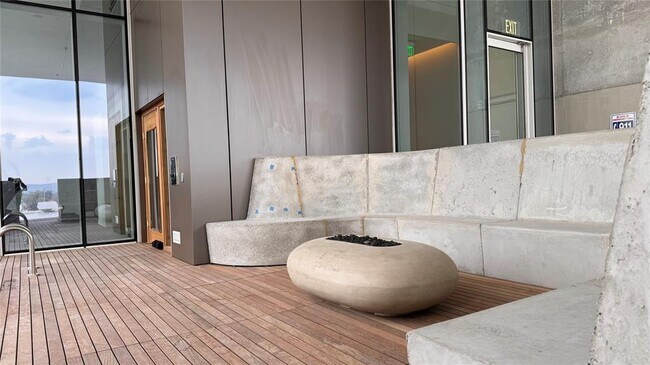 Building Photo - 313 W 17th St