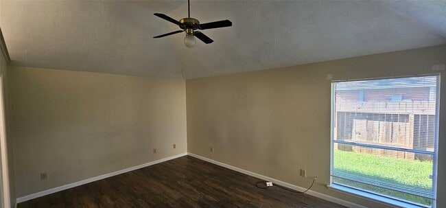 Building Photo - 3511 Meadowcrest Ln