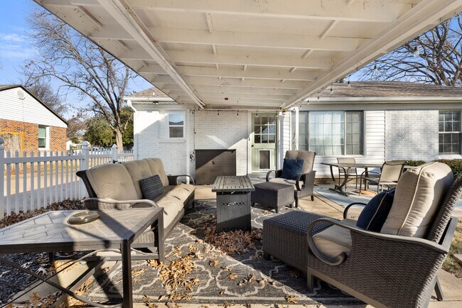 Building Photo - Updated Garland Home