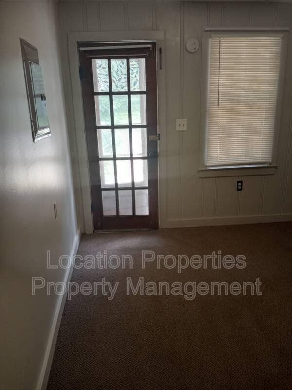 Building Photo - 121 W 14th St