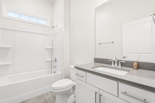 Building Photo - Amazing Durham Location - Easy commute to RTP, Brier Creek