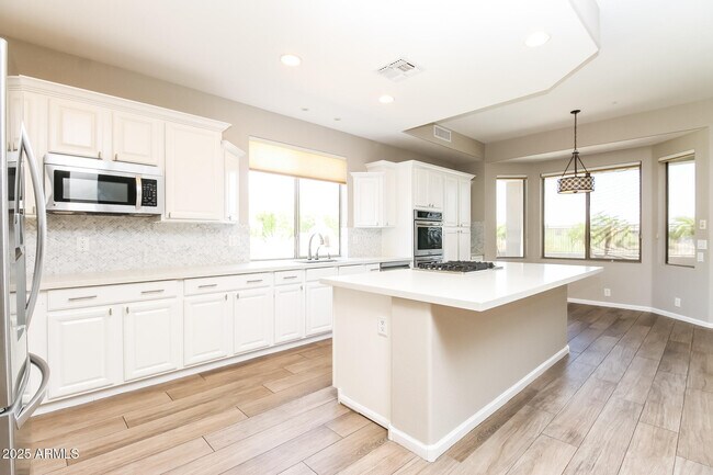 Building Photo - 10913 E Butherus Dr
