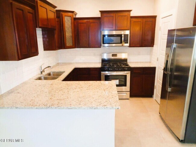 Building Photo - 14932 Tierra Haven Ave