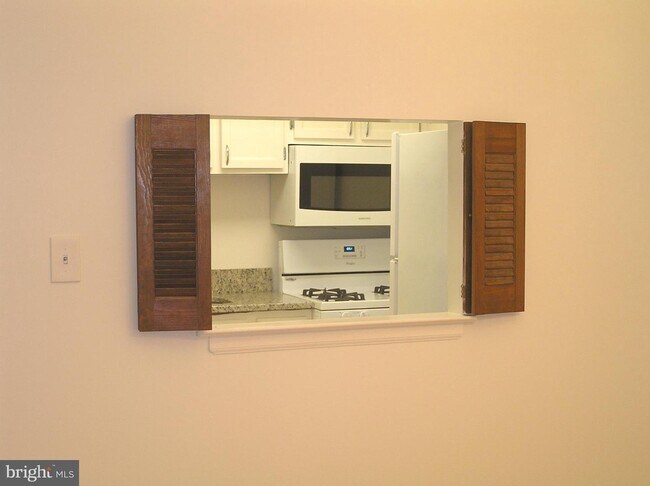 Building Photo - 5817 Cove Landing Rd