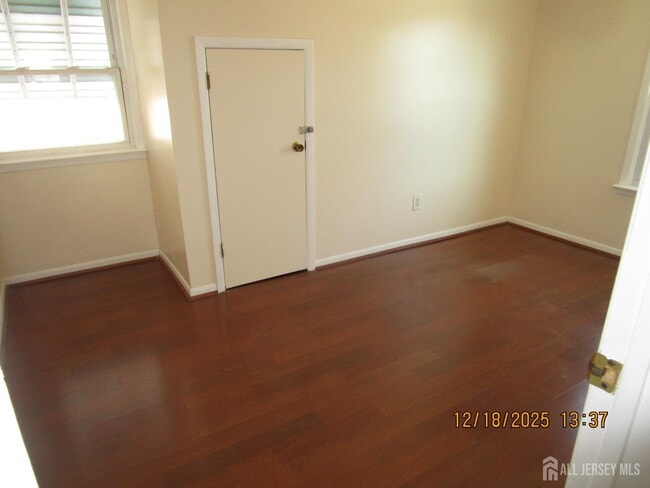 Building Photo - 25 Hull Dr