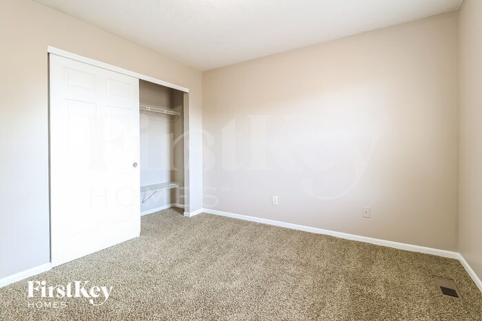 Building Photo - 9934 Stonebridge Dr