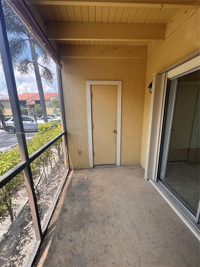 Building Photo - 1245 SW 46th Ave