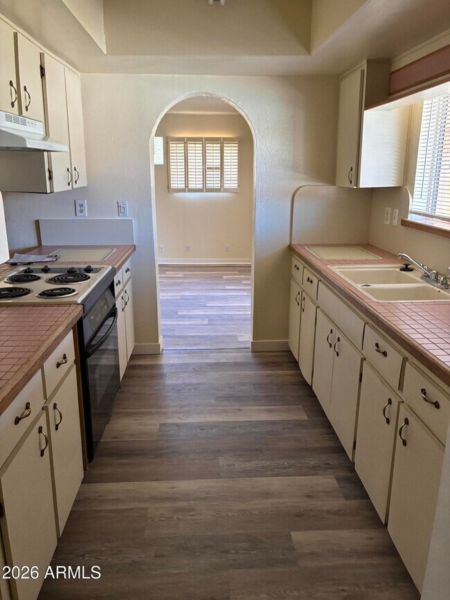 Building Photo - 1422 E Yucca St