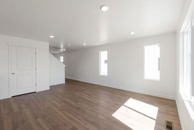 Building Photo - INVERNESS - BRAND NEW LUXURY ROW END THOUSE W 2 CAR GARAGE