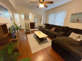 Building Photo - 1032 Granville Ct N