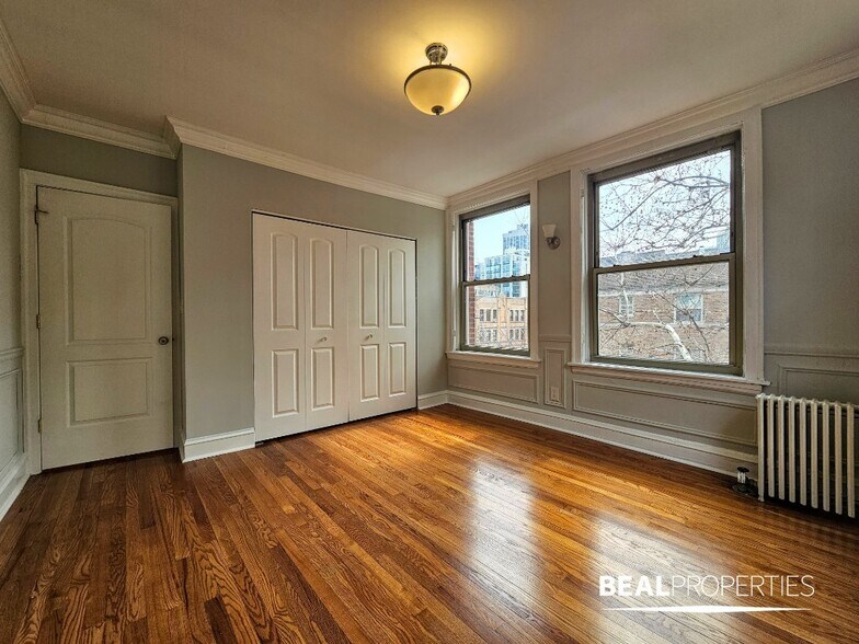 Building Photo - 548 W Surf St