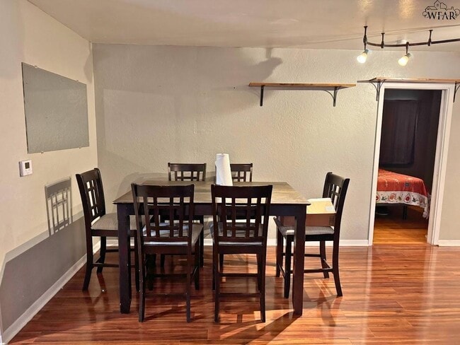 Building Photo - 405 Vaughn St