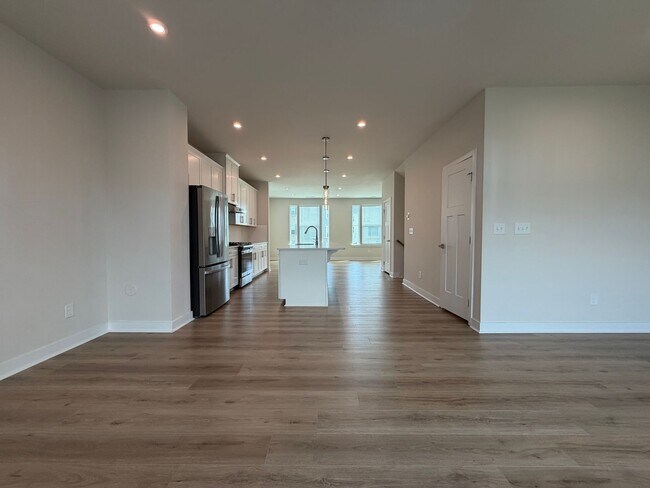 Building Photo - 921 Portrush Ln