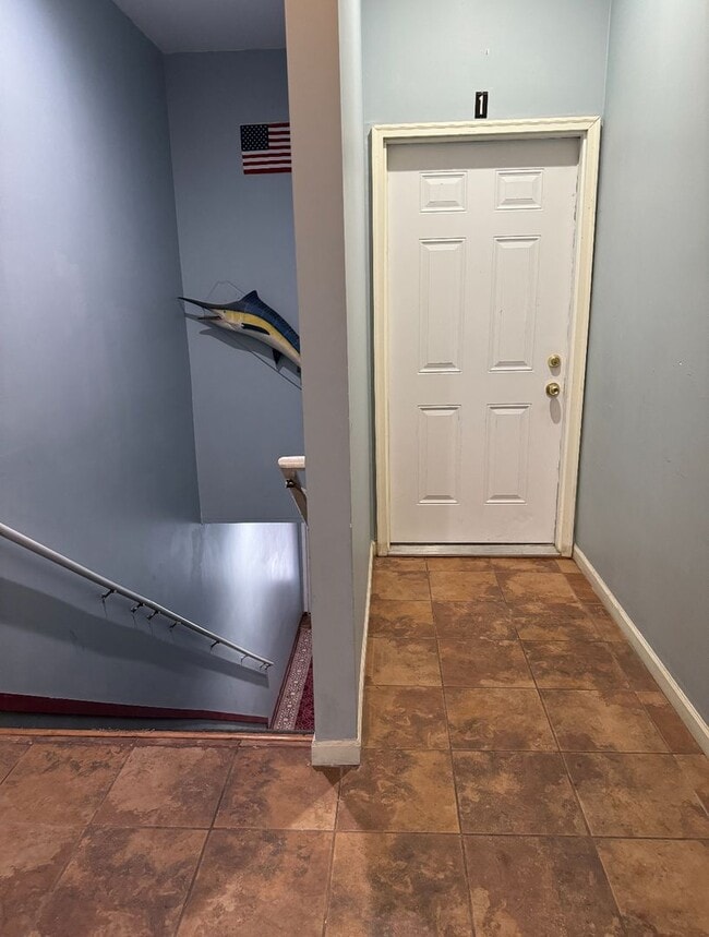 Building Photo - 2 bedrooms center of Downtown!