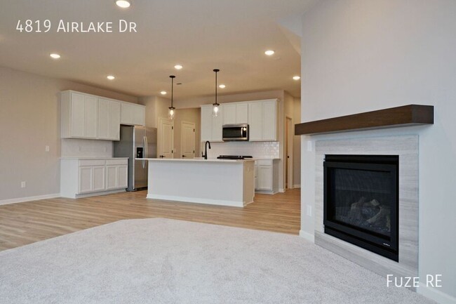 Building Photo - 4819 Airlake Dr