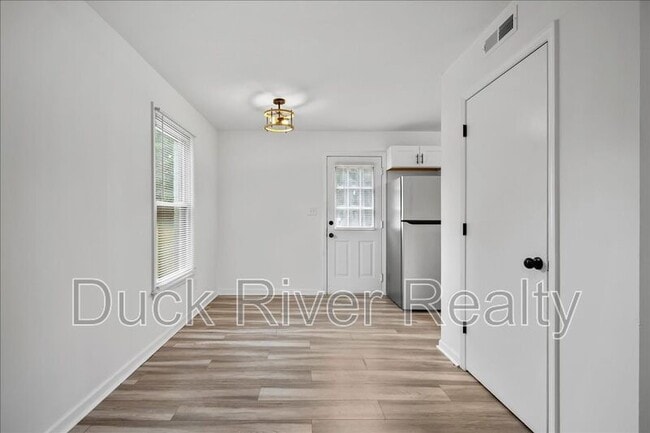 Building Photo - 519 Woods Dr