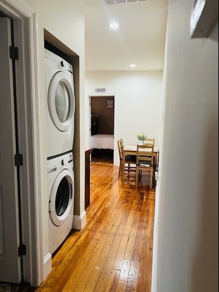 Building Photo - 3122 Dante St