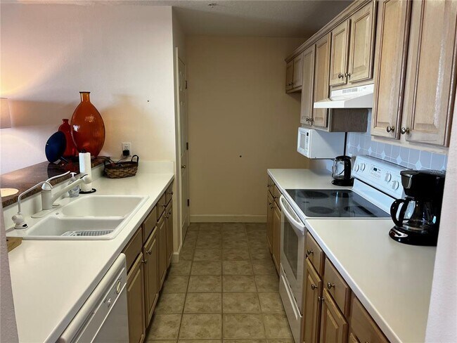 Building Photo - 750 N Tamiami Trl