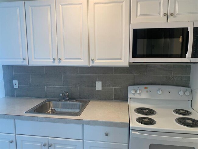 Building Photo - 2035 Jefferson St