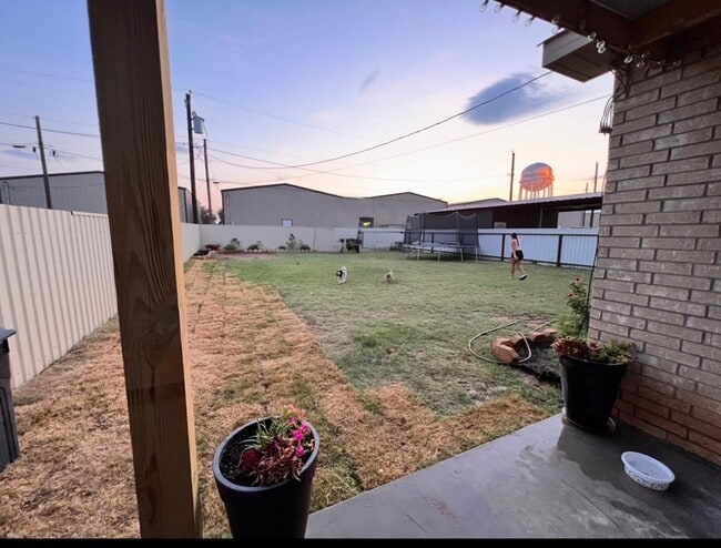 Building Photo - 405 NW 13th St