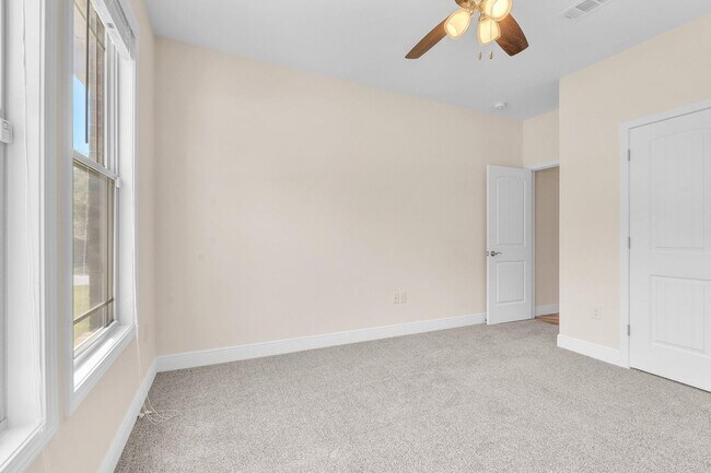 Building Photo - Stunning 4 Bedroom in PRIME Location!!  South of I-10!!