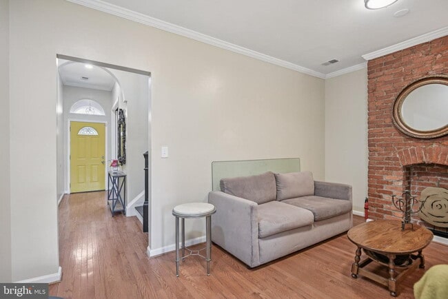 Building Photo - 321 Elm St NW