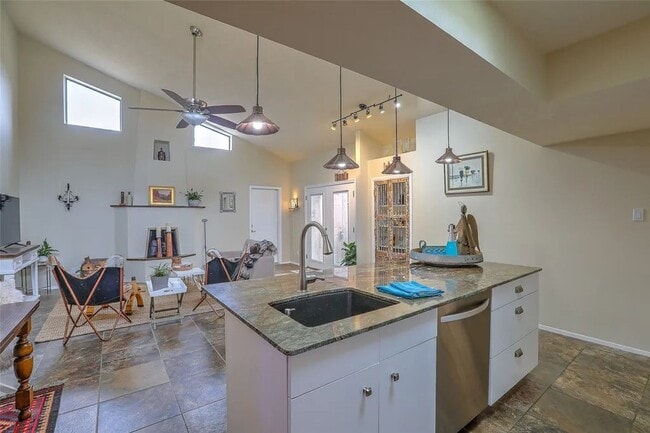 Building Photo - Midtown Santa Fe 3 Bed, 2 Bath, 2 Car Garage and EV Charger