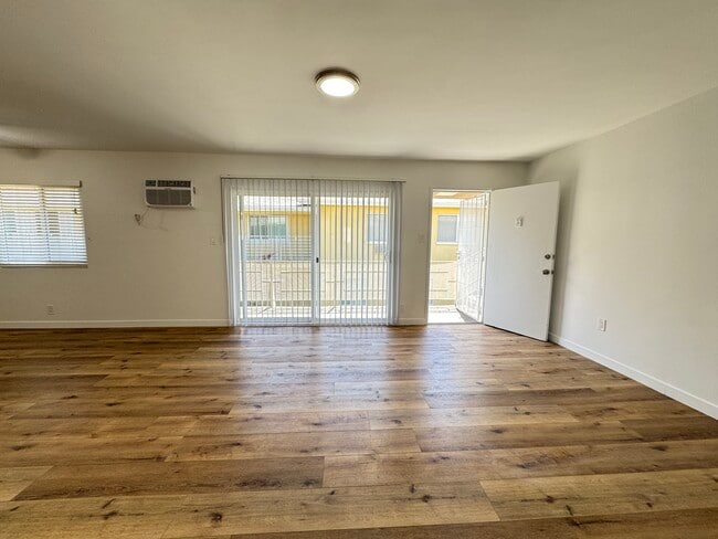 Building Photo - 14443 Dickens St