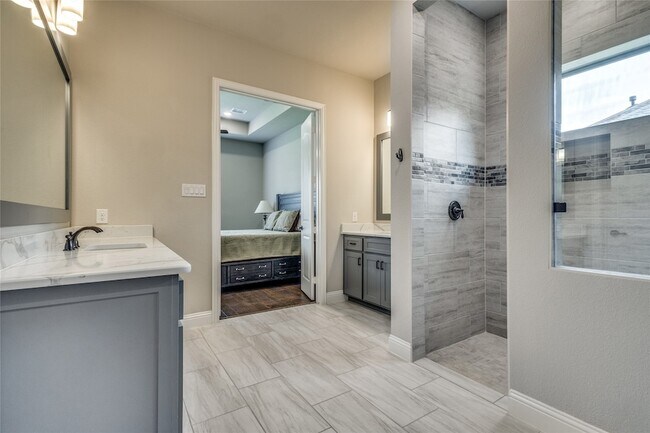 Building Photo - 11112 Lacey Oak Ridge
