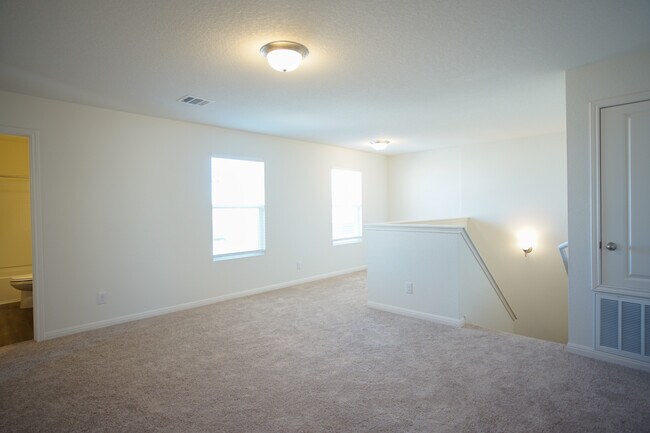 Building Photo - 12633 Henry Clay Dr
