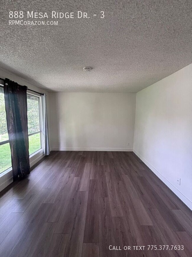 Building Photo - 888 Mesa Ridge Dr