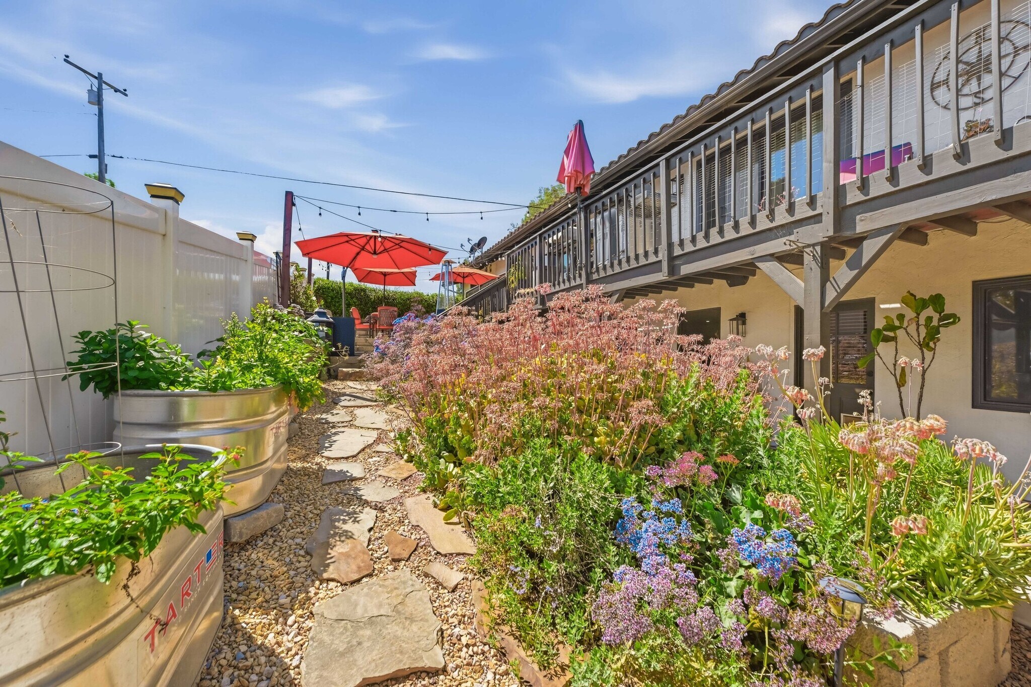 Building Photo - 234 Spanish Spur