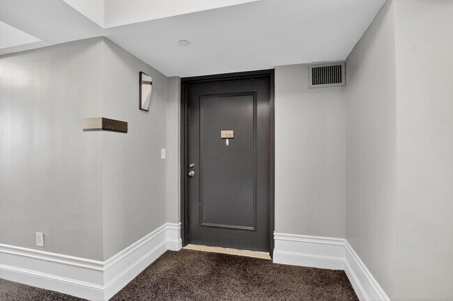 Building Photo - 120 SE 5th Ave