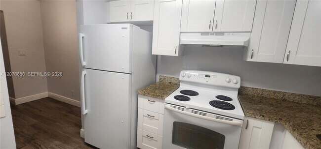 Building Photo - 1555 N 12th Ct
