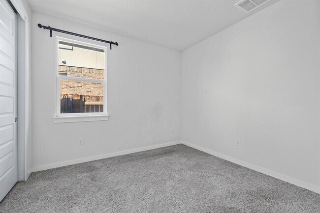 Building Photo - 1120 Bear Track Loop