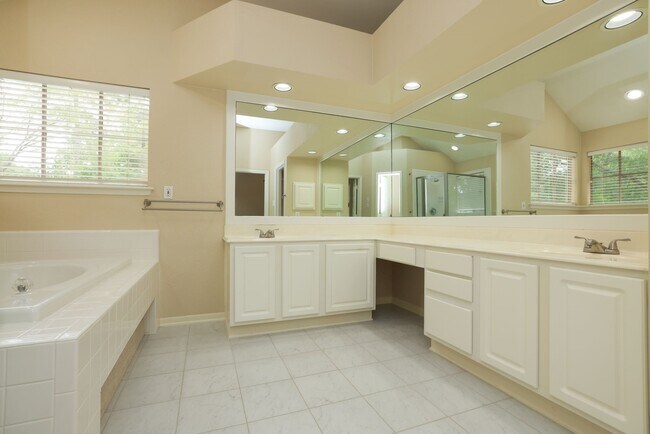 Building Photo - 47 E Greywing Cir