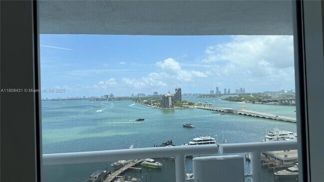 Building Photo - 1717 N Bayshore Dr