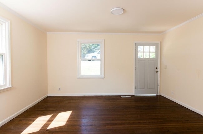 Living room entry Way - 2226 Cruzen St