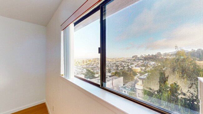 Building Photo - 2033 Castro St