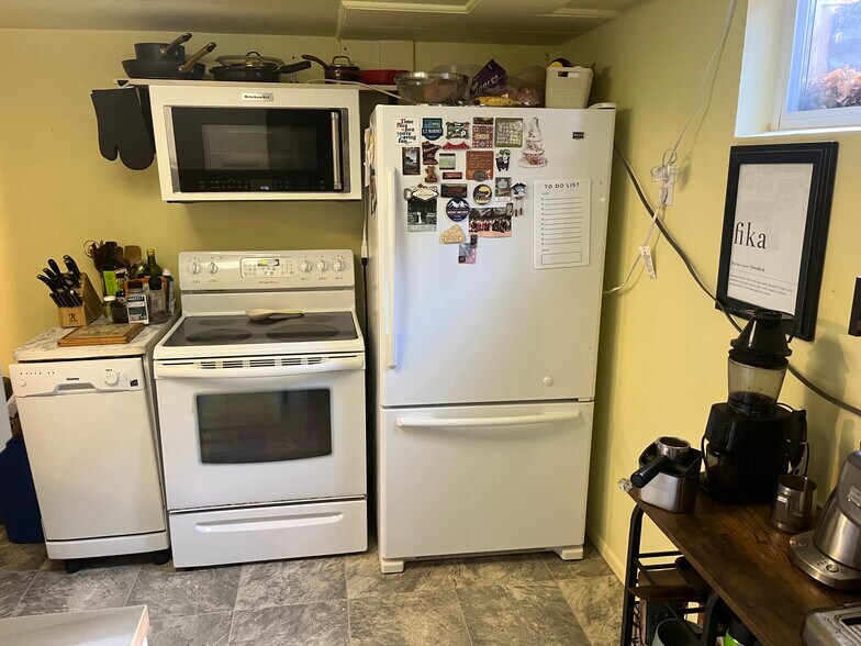 Building Photo - 470 S 39th St