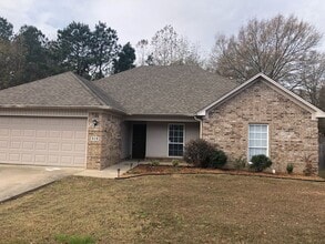 Building Photo - 319 Autumn Dr