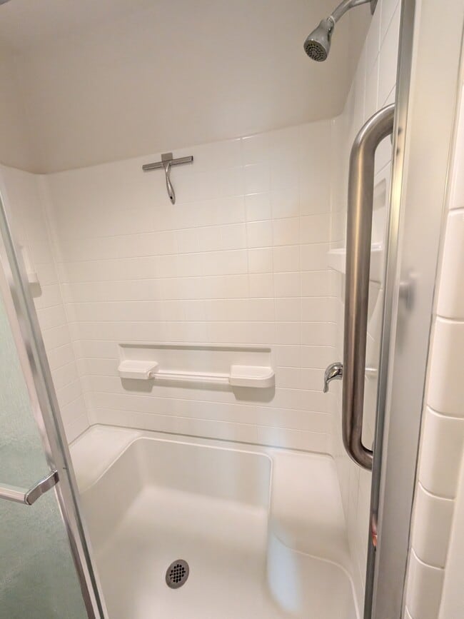 Building Photo - 1000 Fountain Terrace Dr