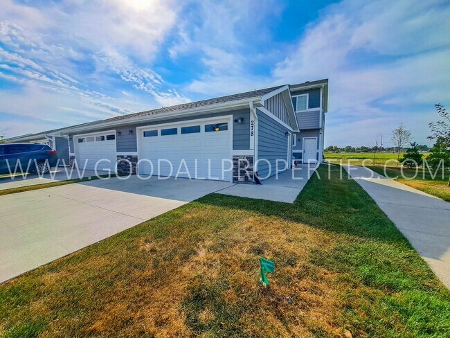 Building Photo - Beautiful 3-Bedroom Townhome in Waukee!