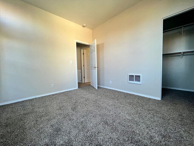 Building Photo - HAR70