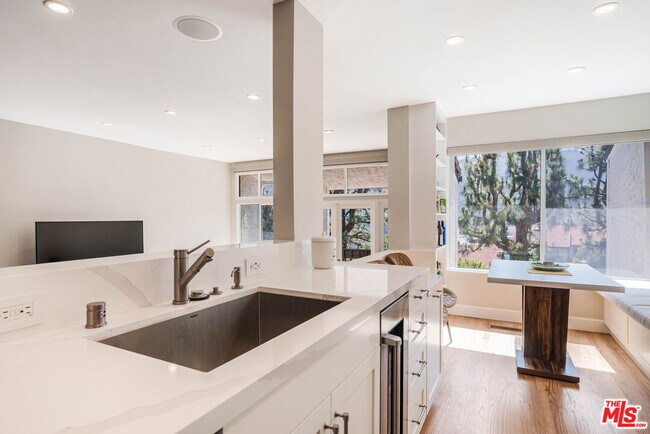 Building Photo - 17083 Palisades Cir