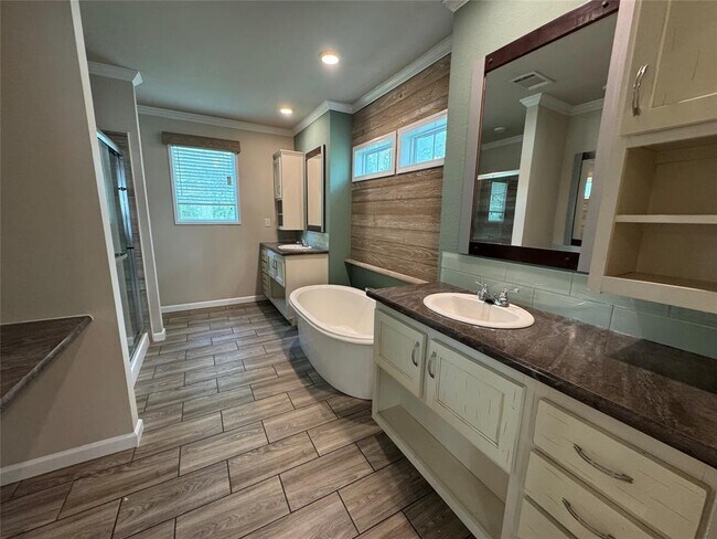 Building Photo - 685 Eileens Way