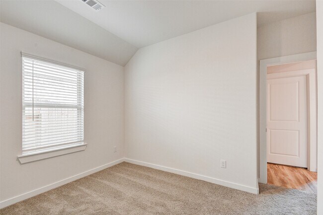 Building Photo - 31119 Myers Hvn Ln