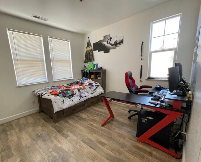 Building Photo - 1661 Sawtooth Trail